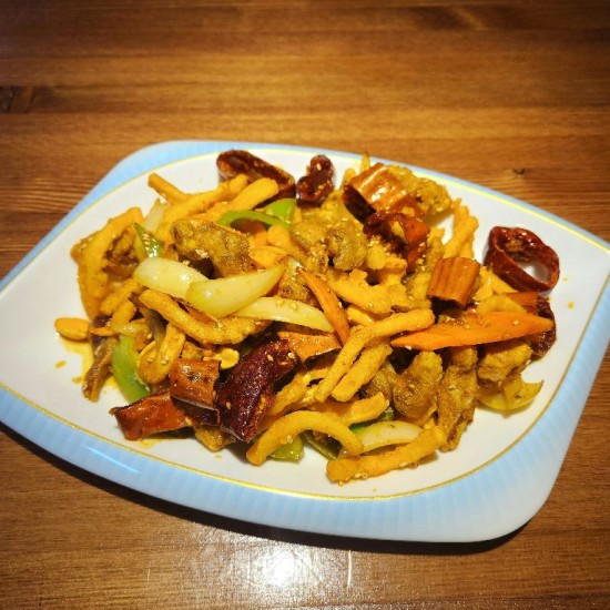 香辣鸡胗鱿鱼 / Жареные куриные желудки и кальмары в кисло-сладком соусе