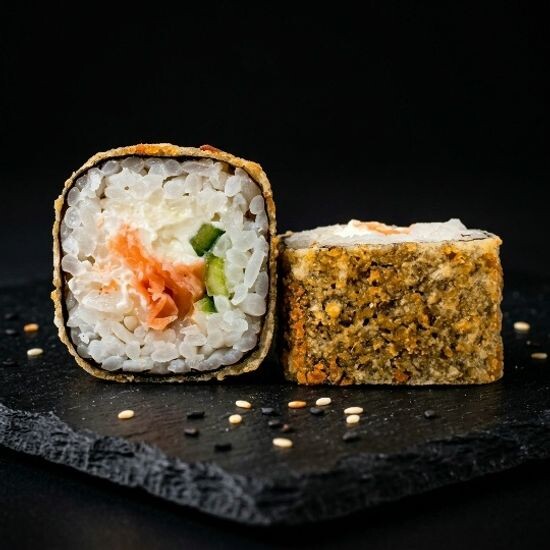 Жареный с лососем