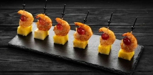 Канапе с креветкой