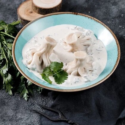 Хинкали со свин-гов в слив-гриб соу