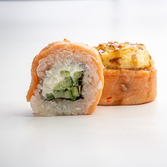 Половинка Запеченная филадельфия с 
сырным соусом