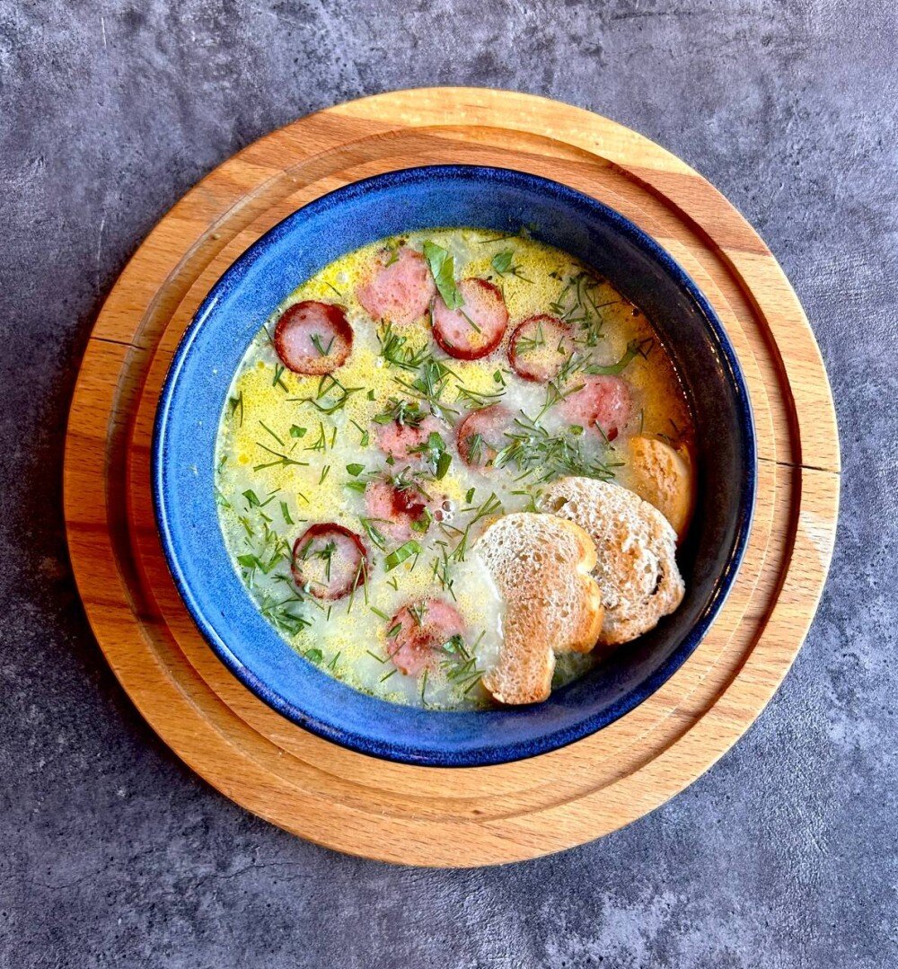 Сырный суп с охотничьими колбасками