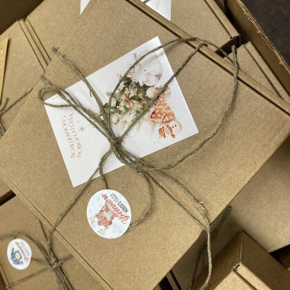 Подарочный бокс средний, в картонной коробке