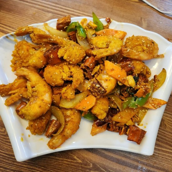 香酥大虾 / Жареные креветки с острым перцем