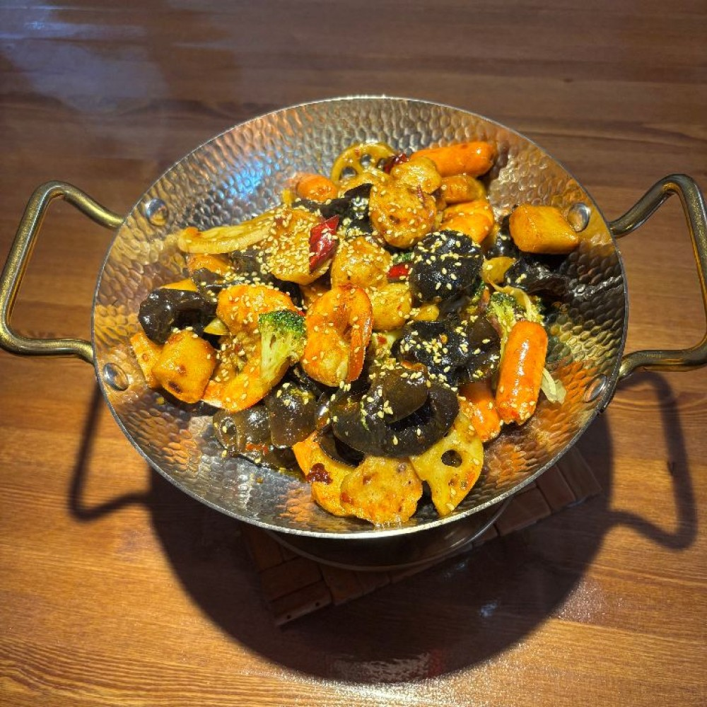 Пряная сковородка (с овощами, мясом и морепродуктами)