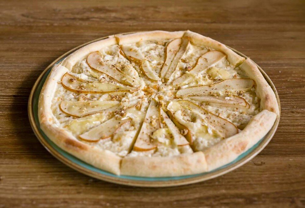 С грушей и камамбером