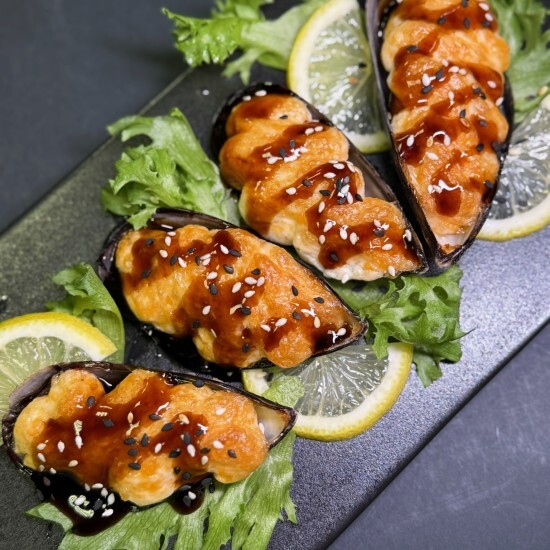 Запеченные мидии под сырным соусом