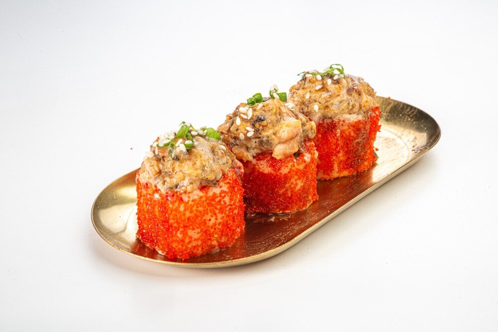 Запеченный ролл с лососем и угрем