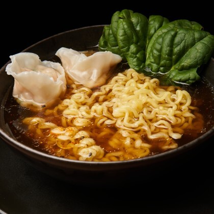 Рамен с вонтонами с лососем и треской