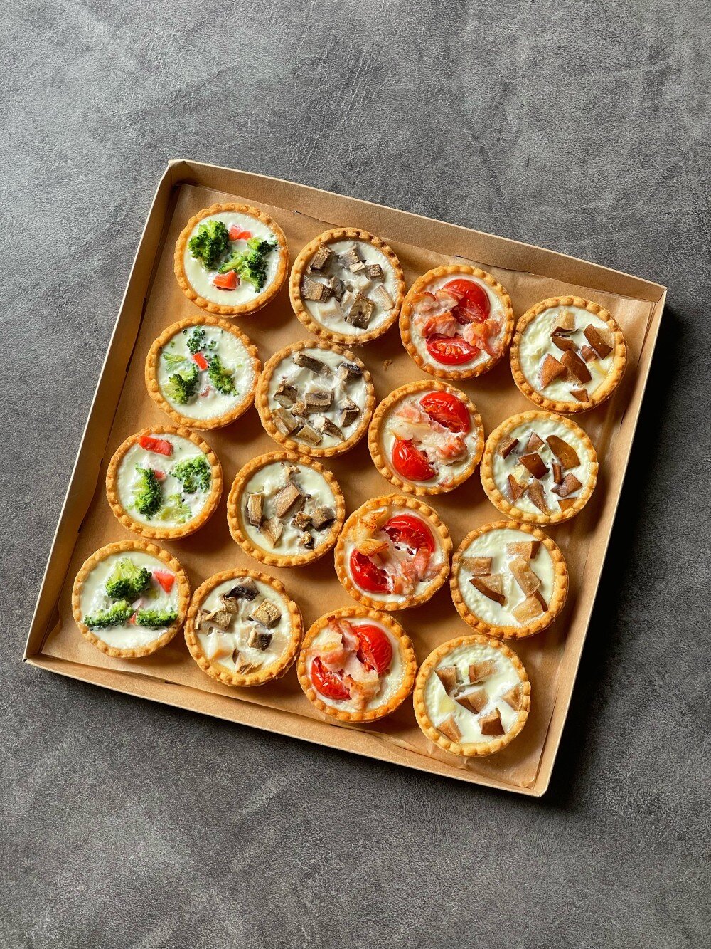 Гастробокс " Ассорти мини-киш"