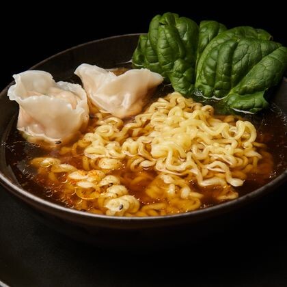 Рамен с вонтонами с лососем и треской