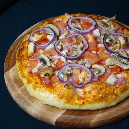 Пицца «Мясная с овощами»