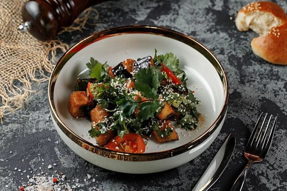 Салат с хрустящим баклажаном