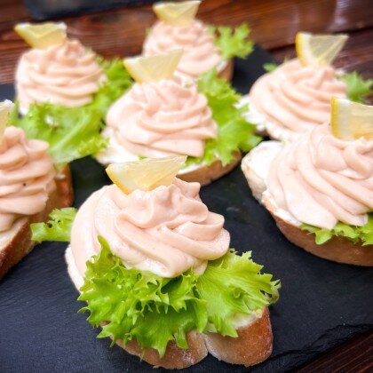 Брускетта крем-лосось