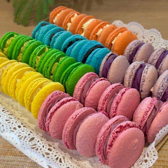 Макаронс вишня