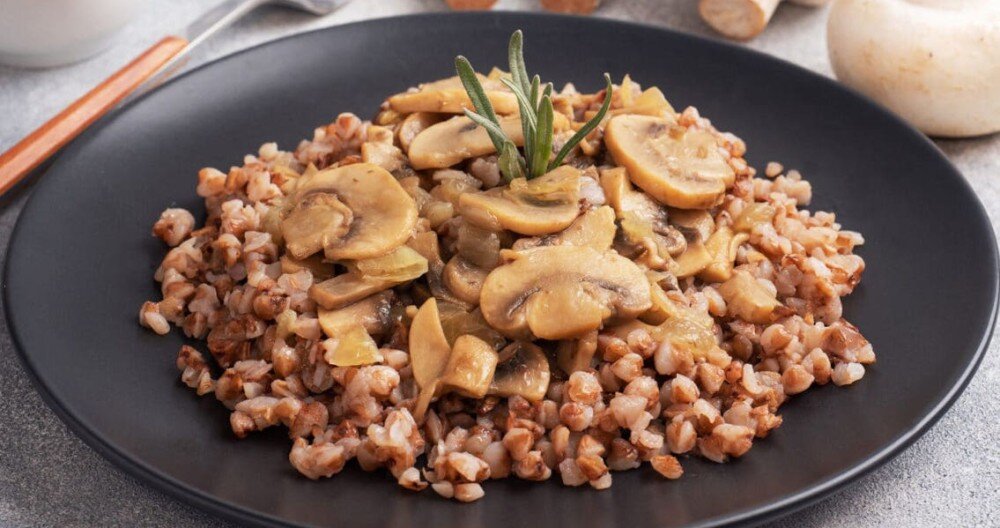 Гречка с овощами и грибами