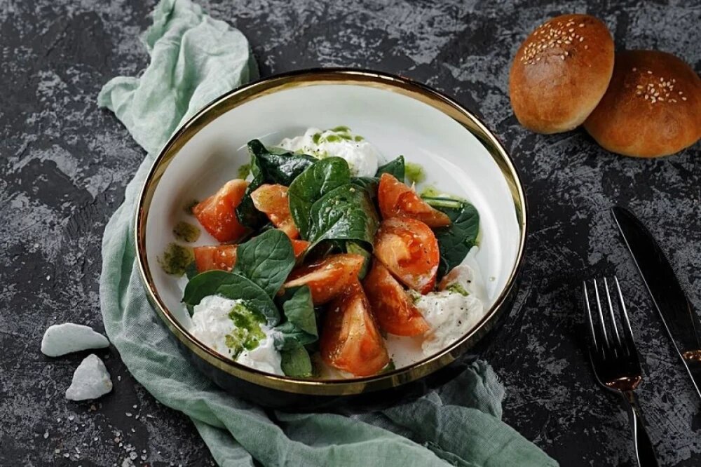 Томаты с сыром Страчателла