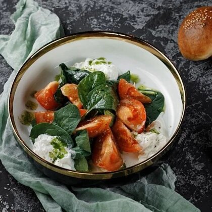 Томаты с сыром Страчателла