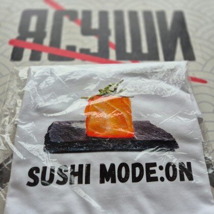 Футболка с надписью "SUSHI MODE:ON"