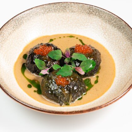 Голубцы с морепродуктами и соусом мисо