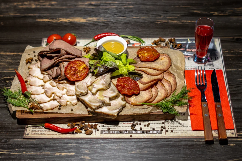 Мясное плато томленное в смокере