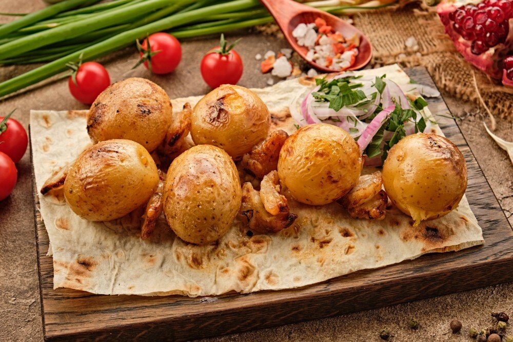 Молодая картошка с салом