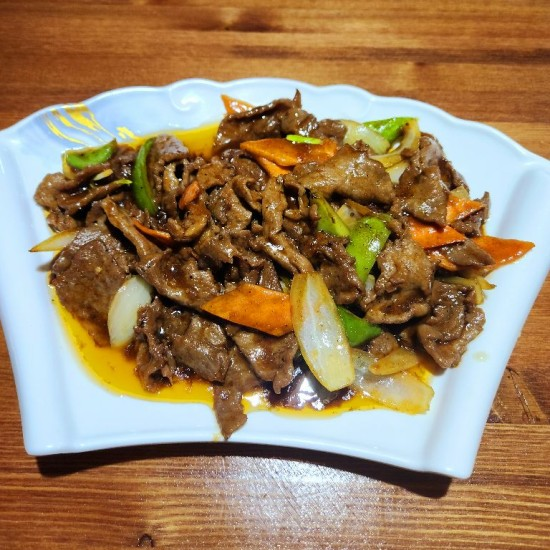 黑椒牛肉 / Жареная говядина с черным перцем