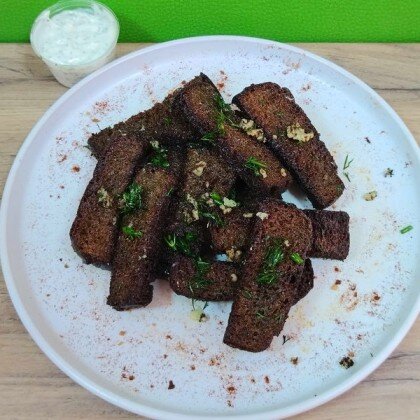 Гренки с чесночным соусом