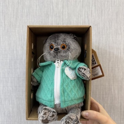 Басик в куртке с сердечком