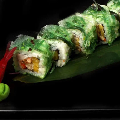 Вакаме маки с угрем