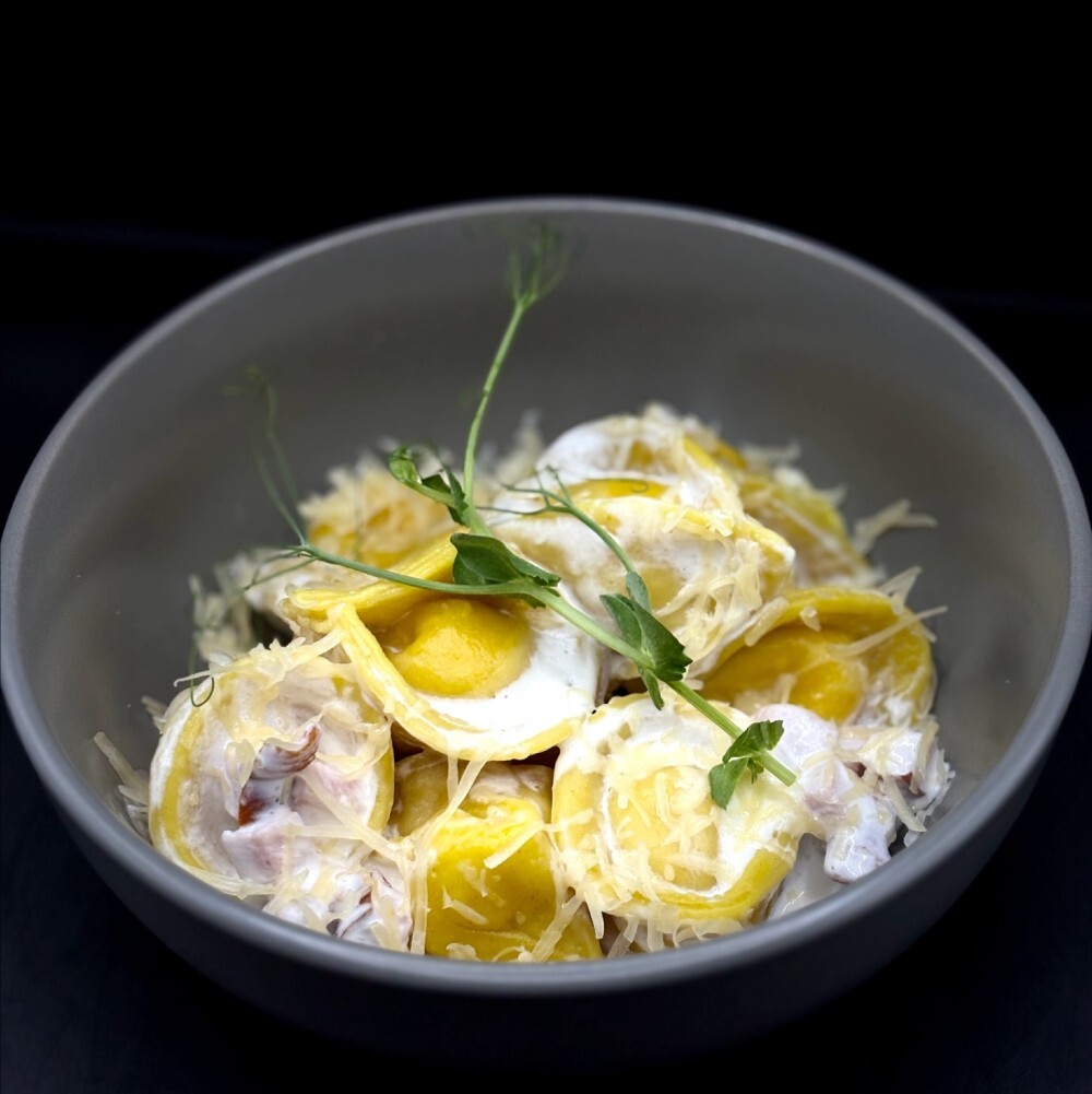 Равиоли с сыром в сливочном соусе с карбонатом