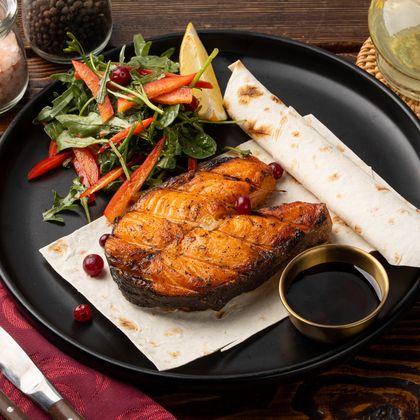 Стейк из сёмги на мангале