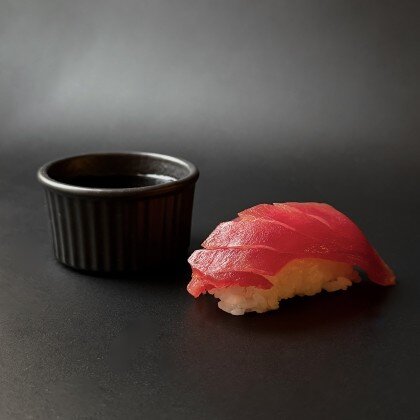 Суши с тунцом