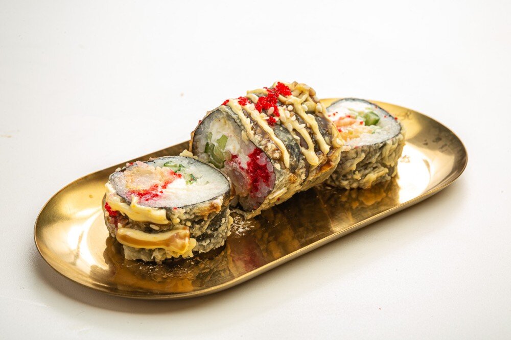 Жаренный ролл с тигровой креветкой