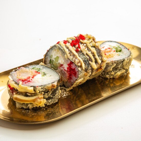 Жаренный ролл с тигровой креветкой