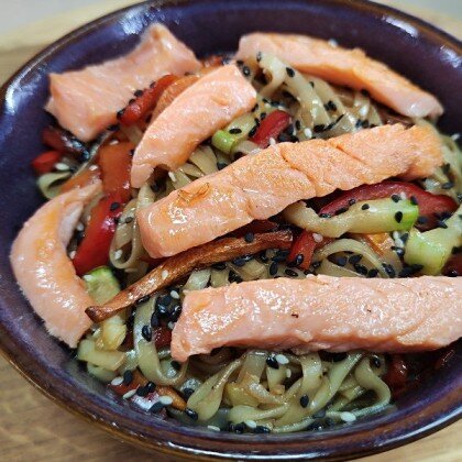 Удон с лососем