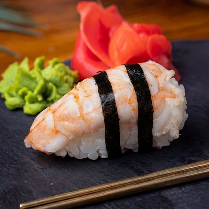 Суши с креветкой
