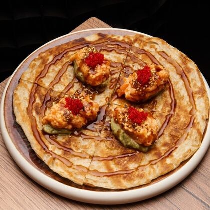 Роти с лососем и соусом Гуакомоле