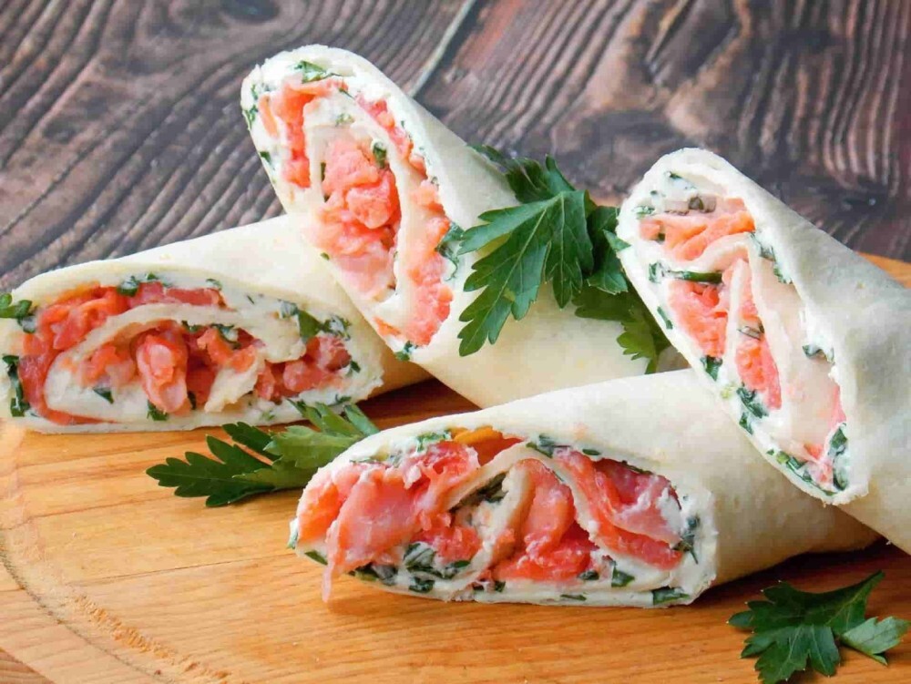 Рулетики с форелью