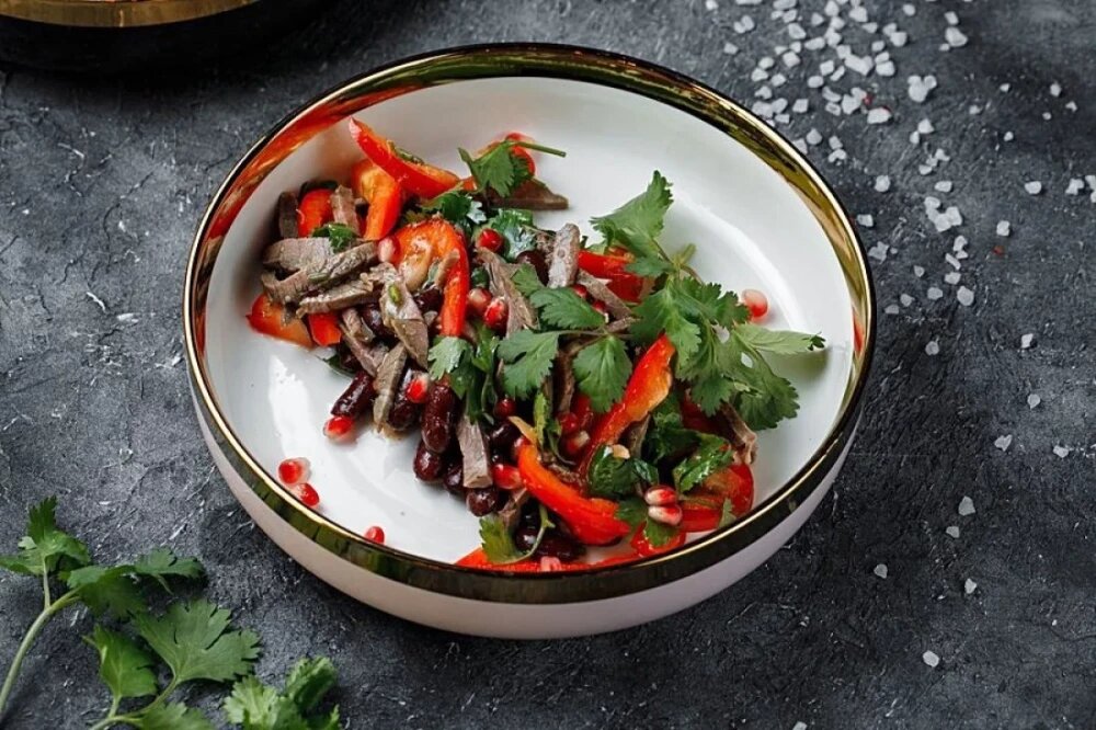 Салат Тбилиси с бол.перцем,фасолью и гов