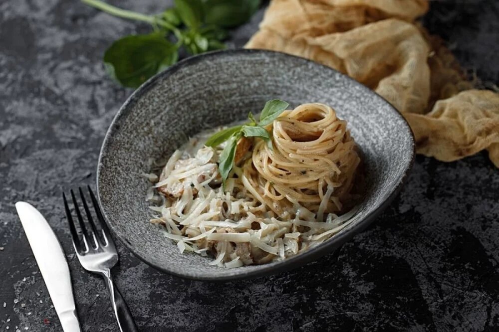 Паста с курицей и грибами