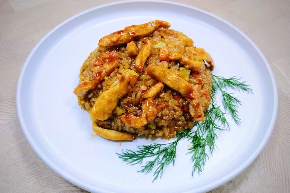 Рис жареный со свининой