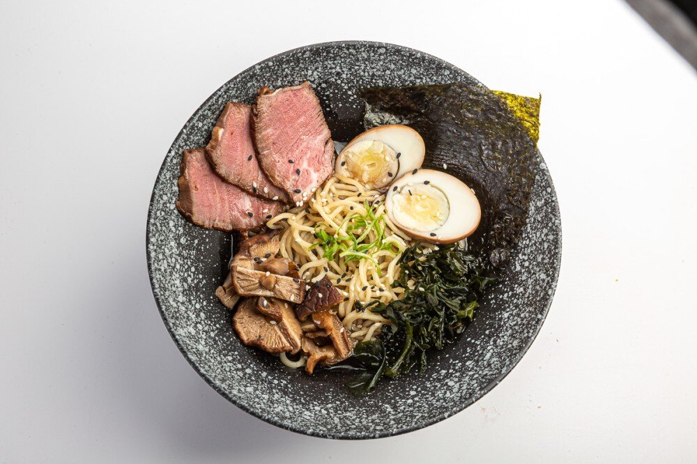 Рамен сёю с ростбифом