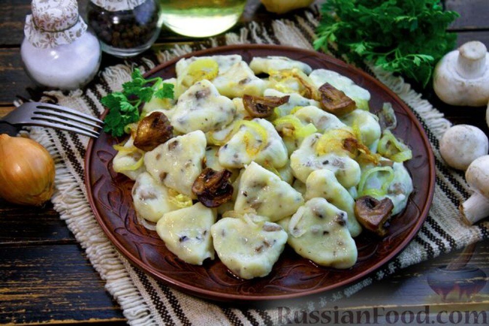 Вареники с картофелем и белыми грибами