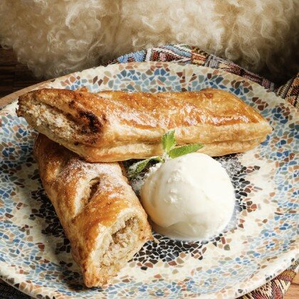 ПАХЛАВА С ГРЕЦКИМ ОРЕХОМ
И МОРОЖЕНЫМ