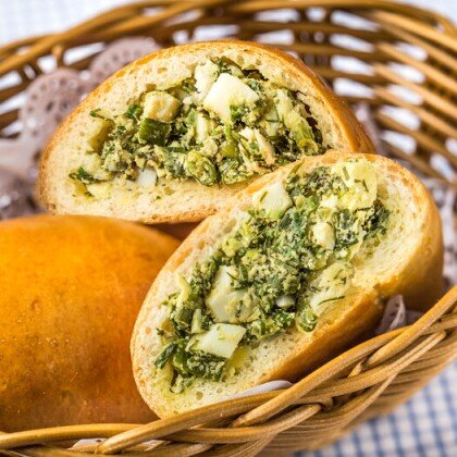 Мини-пирожки с луком и яйцом