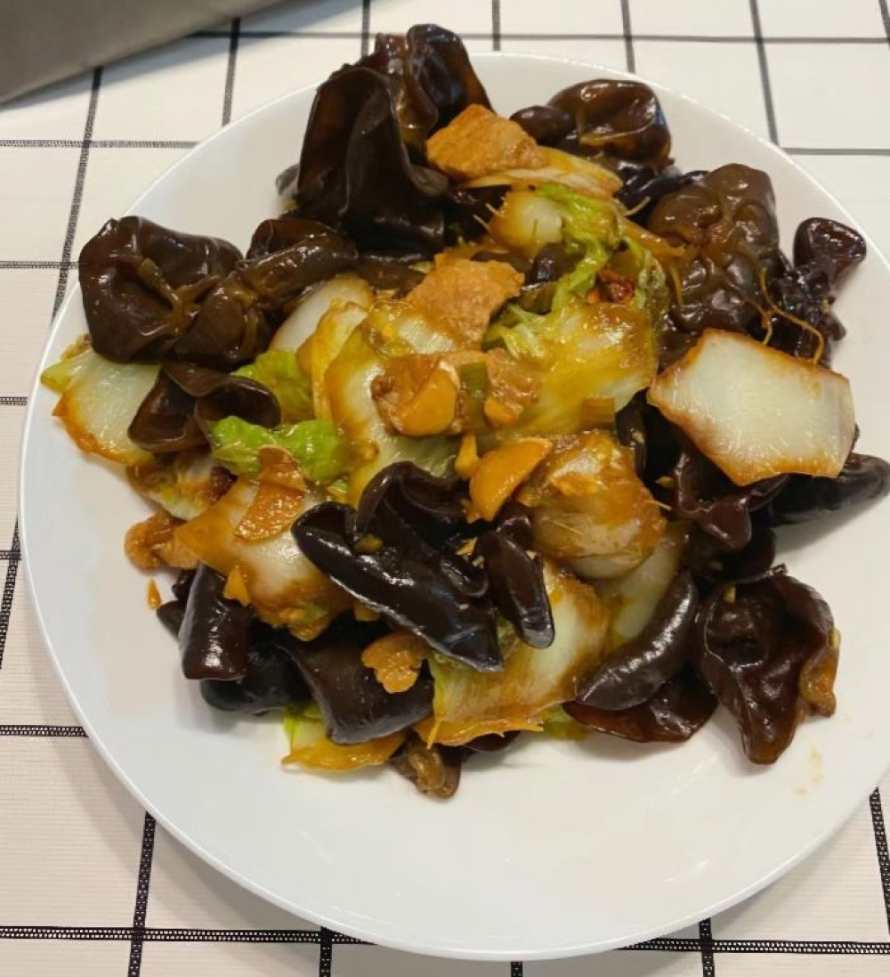 Жареная капуста с грибами